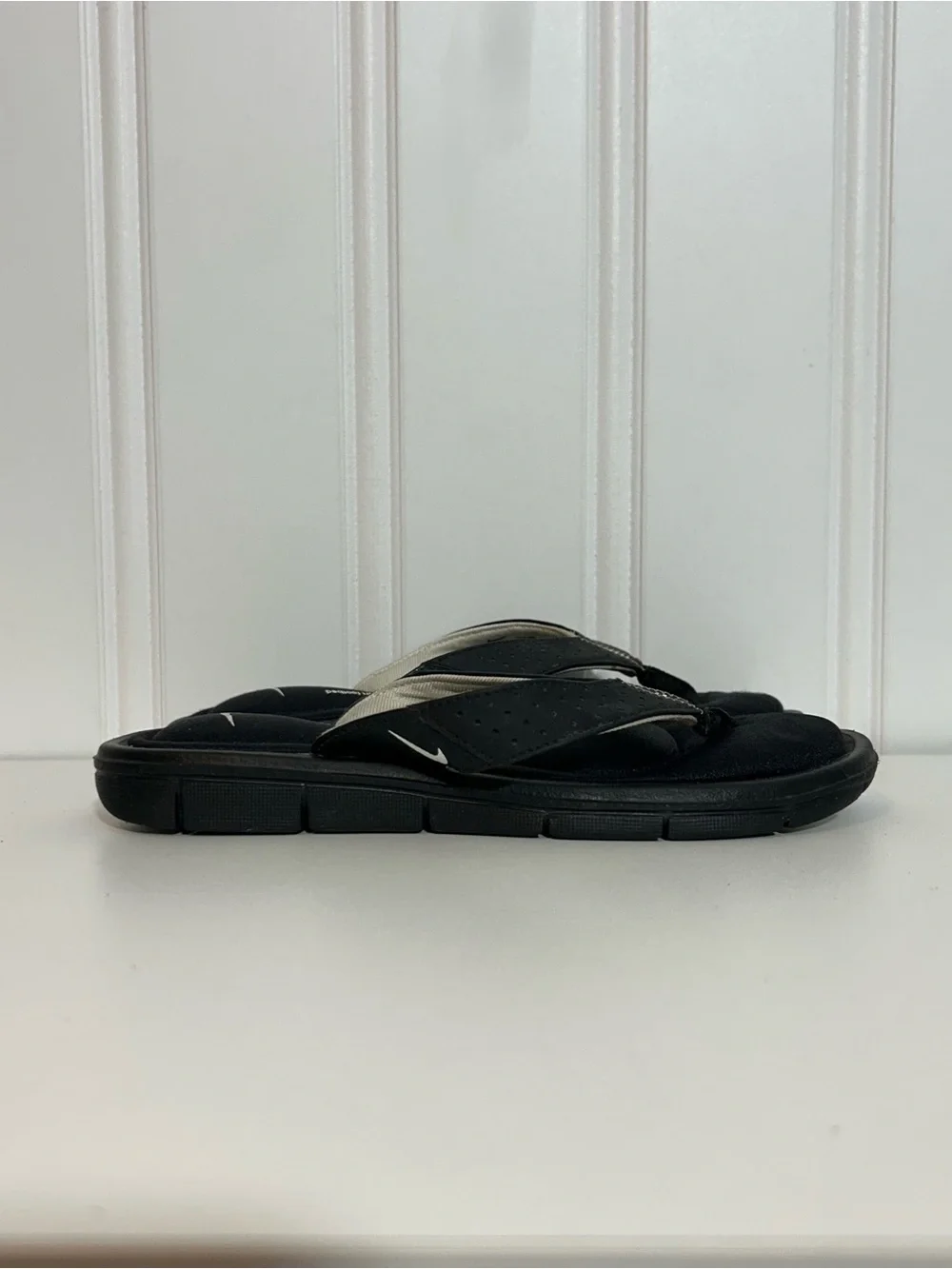 Nike gel comfort thong black white flip flop slippers
